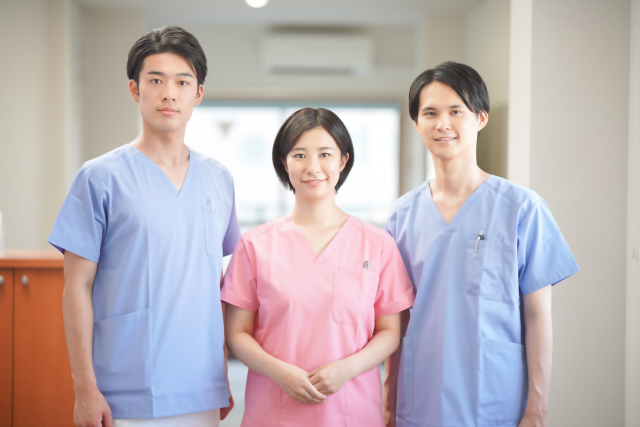 医師3人の集合写真