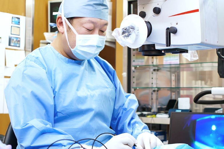 今野医師の手術の様子