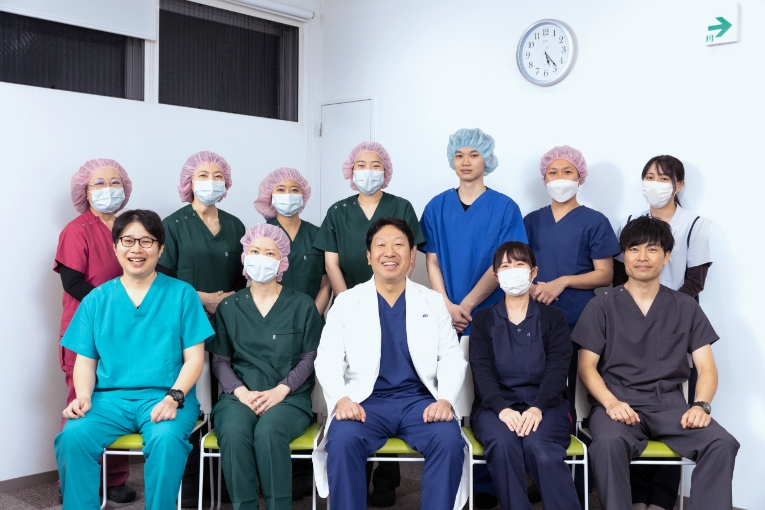 八王子友愛眼科で働く方々の集合写真