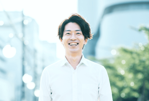 笑顔の男性