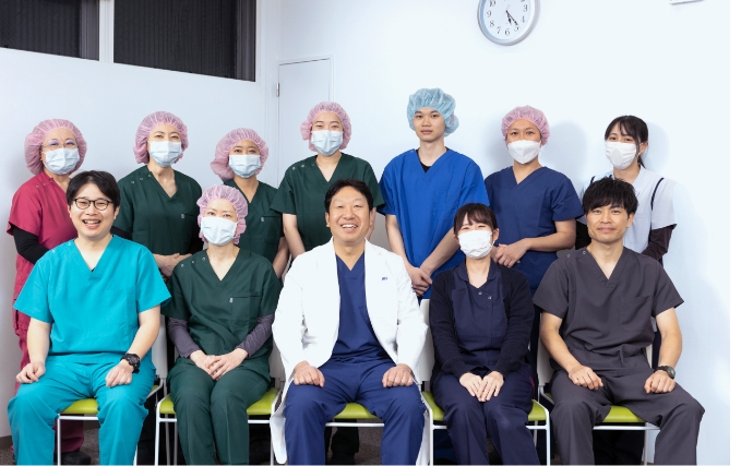 八王子友愛眼科で働く方々の集合写真