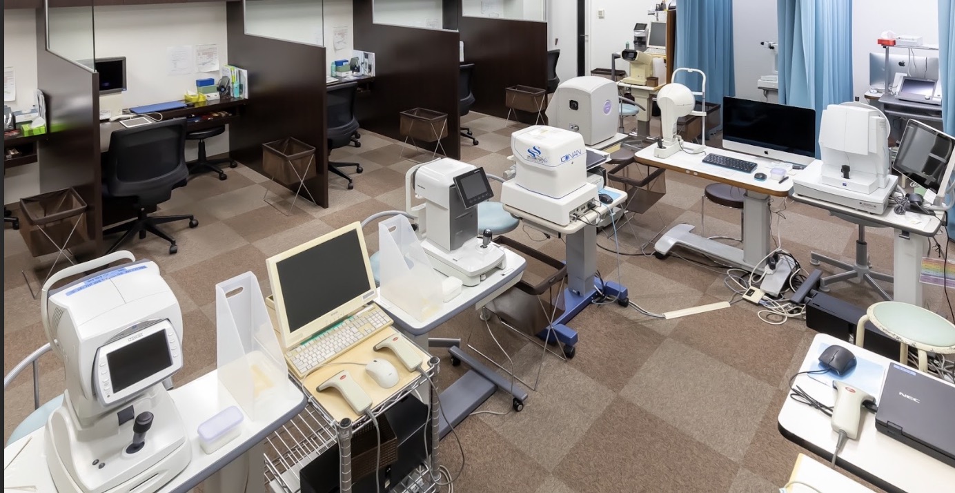 眼科の検査室